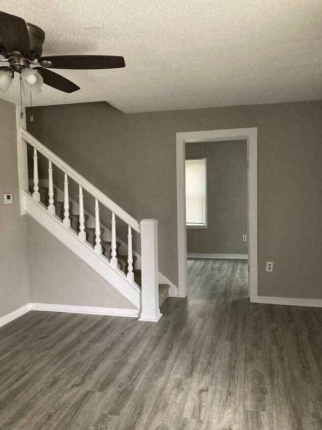 Foto principal - Coming soon 11/17/2025- 2 bedroom house wi...