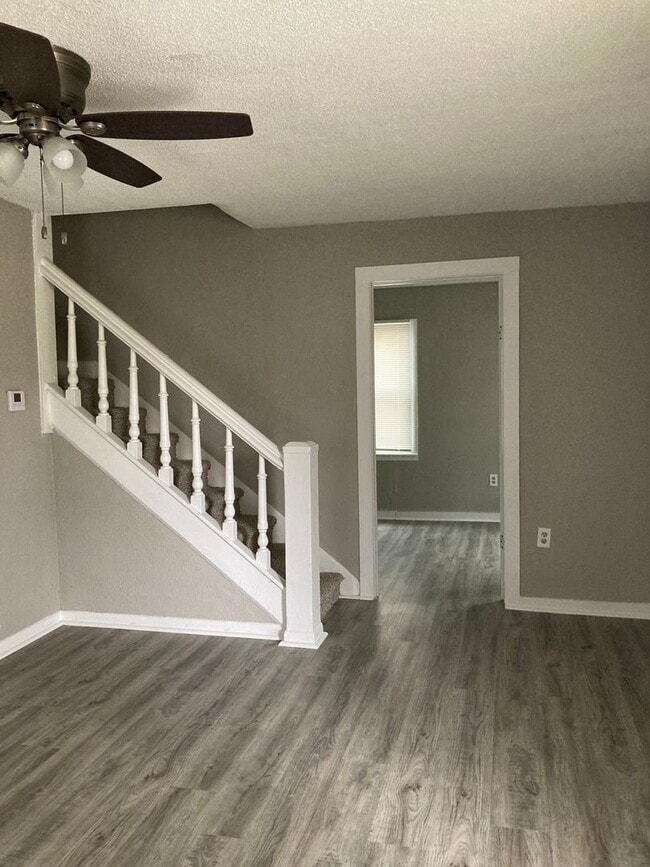 Building Photo - 1604 E Kirk St Building Photo - 1604 E Kirk St