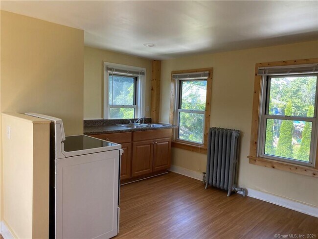 Building Photo - 10 Bulkeley Pl