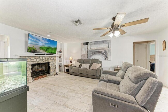 Foto del edificio - 1520 Sunnyhills Dr