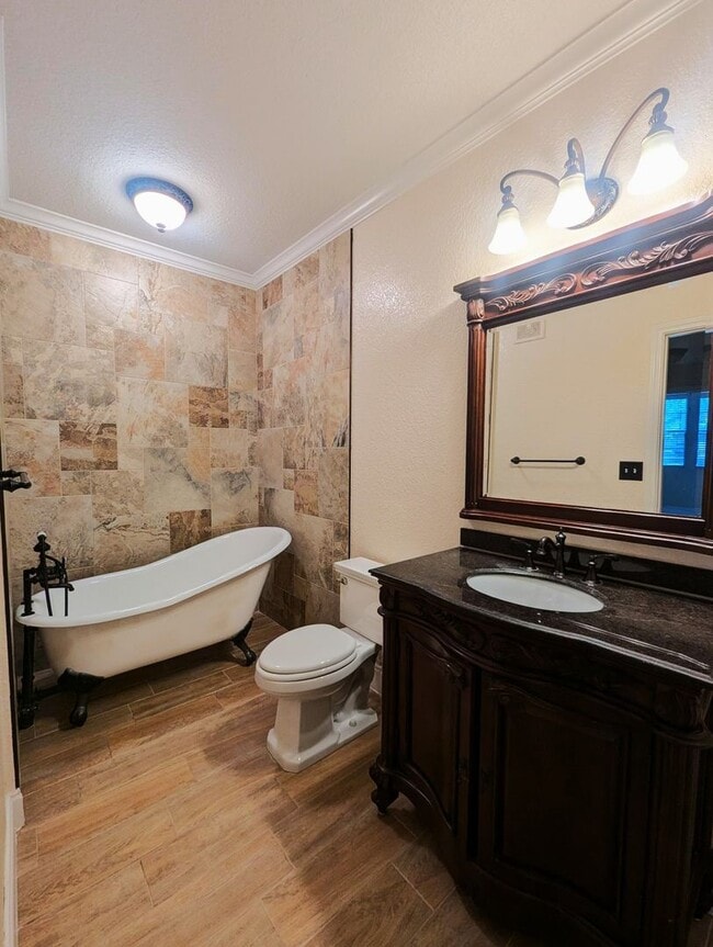 Building Photo - Gorgeous!! Must see 2x2 fully renovated co...