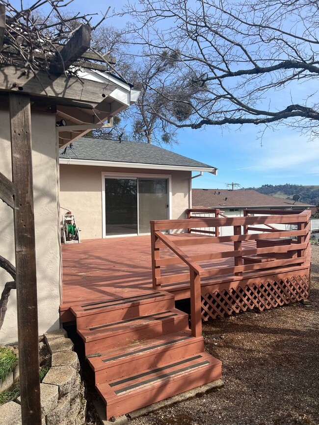 Building Photo - Sutter Creek Home