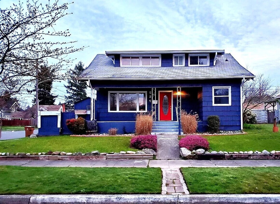 Primary Photo - Charming 1 1/2 story, 2bed/1ba South Tacom...