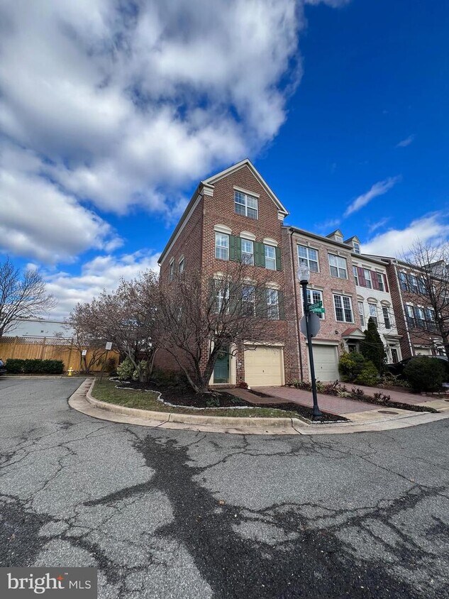 389 Livermore Ln, Alexandria, VA 22304 Townhome Rentals in Alexandria