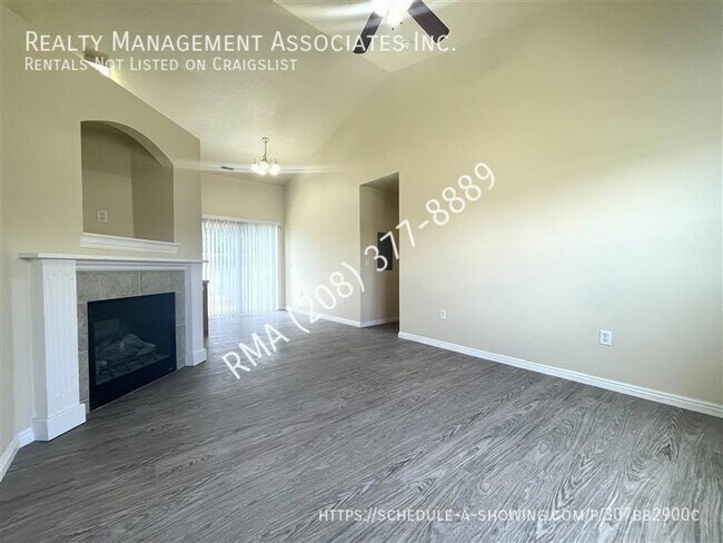 Building Photo - Beautiful, single level 3-bedroom, 2-bath ...