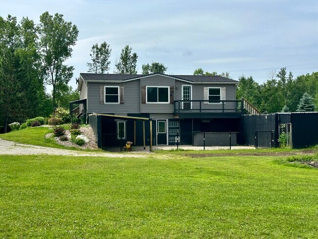 Foto del edificio - 7166 Sundew Rd