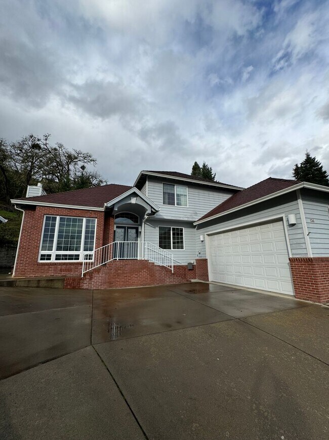 3 bedroom 2 1/2 bath two story in a great House Rental in