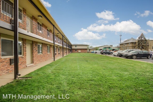 Building Photo - 315 E 11 Mile Rd
