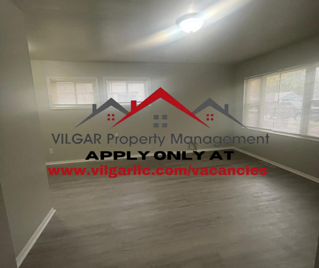 Building Photo - 3 bedrooms, 1 bath slab home in Gary, IN