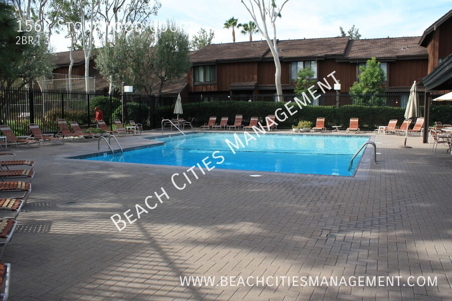 Foto principal - Charming 2 Bedroom 2.5 Bath Townhome Style...