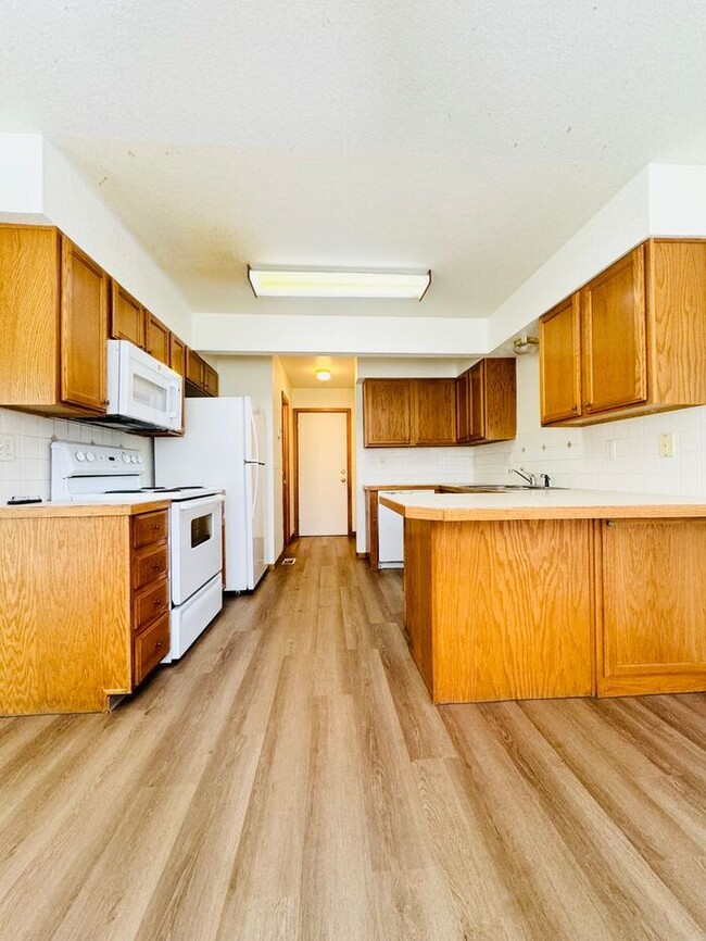 Building Photo - Wonderful 2 Story 3 Bedroom 2.5 Bath Townhome With Attached 2 Car Garage Near Lake Loveland in Lo...