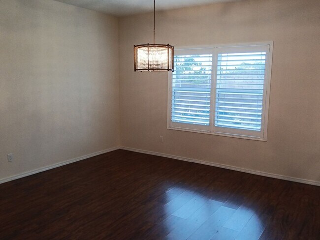 Foto del edificio - Stunning 4-bedroom, 3.5-bathroom home! Showings coming soon!
