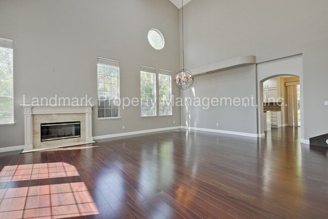 Building Photo - 1385 Longfellow Way