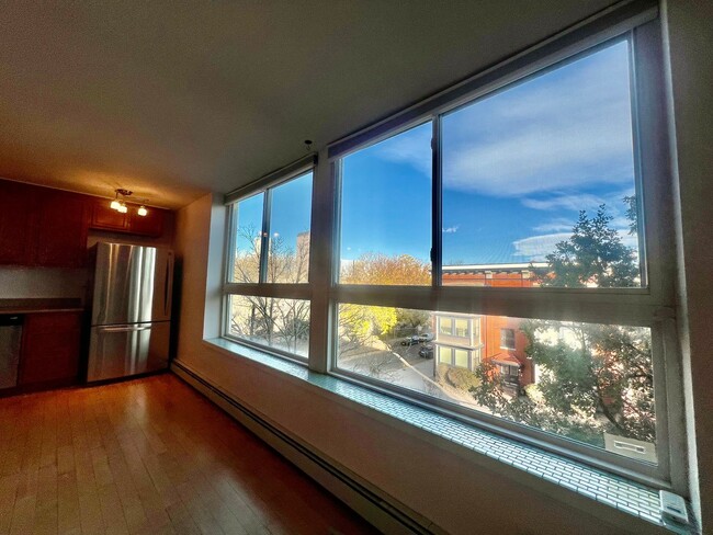 Foto del edificio - Charming Studio Condo in Capitol Hill