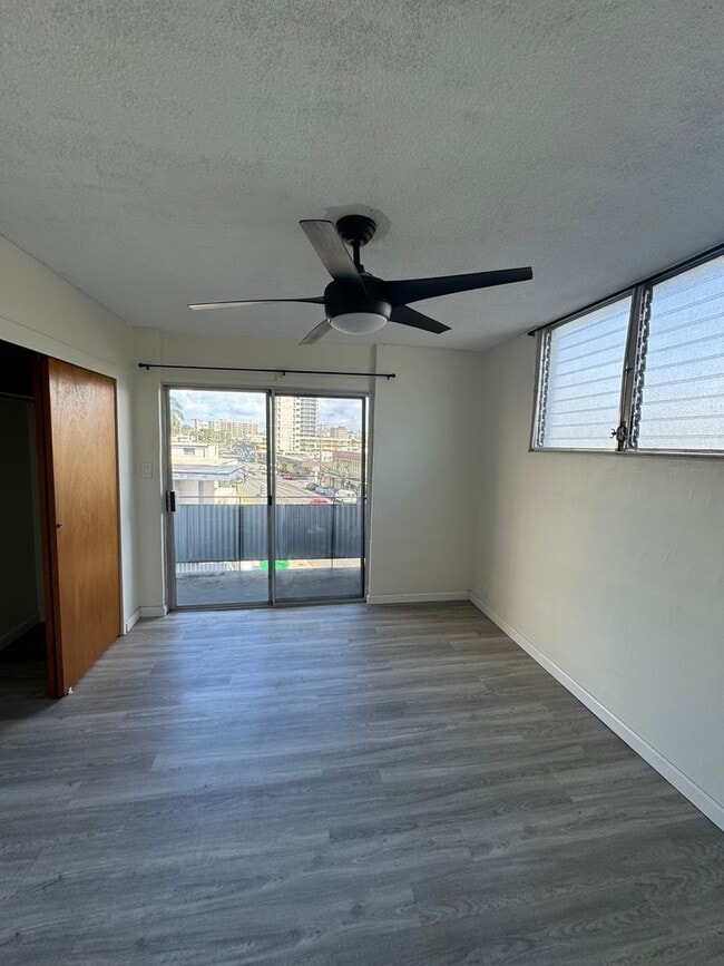 Building Photo - 1 Bed 1 Bath Makiki Apartment for Rent