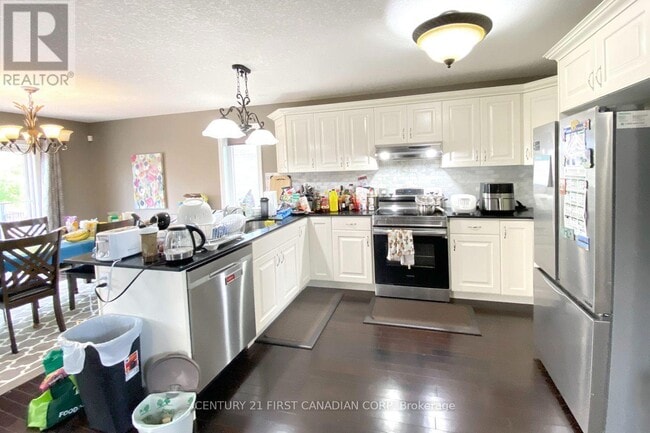 Building Photo - 858 Roulston St