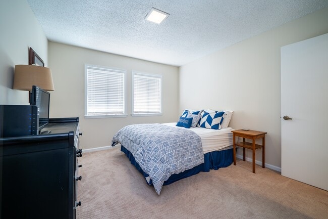 Foto del edificio - 49 Lake Dr