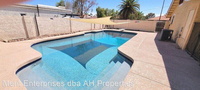 Foto del edificio - 4 br, 3 bath House - 2004 E REDMON DR