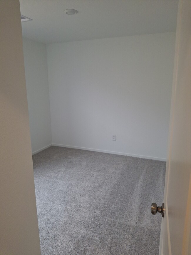 Building Photo - 16126 Prairie Dr