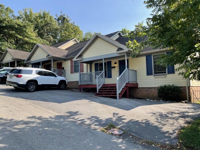 Building Photo - 203 Correll Ln