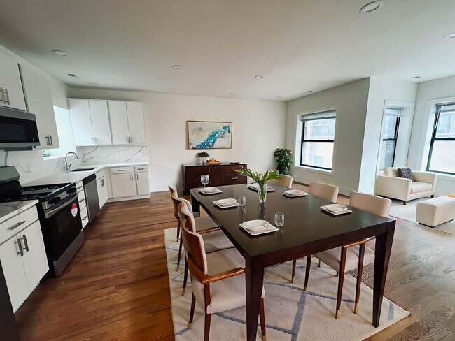 Building Photo - New Renovation 2 BR/2 BA right by the lake!