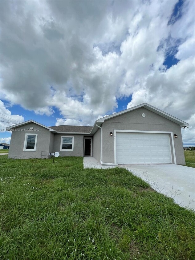 1025 JUPITER Loop, LaBelle, FL 33935 House for Rent in LaBelle, FL