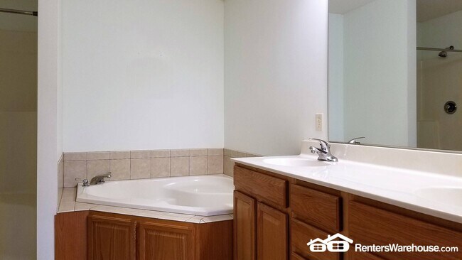 Foto del edificio - 64 Crown Pointe Curve