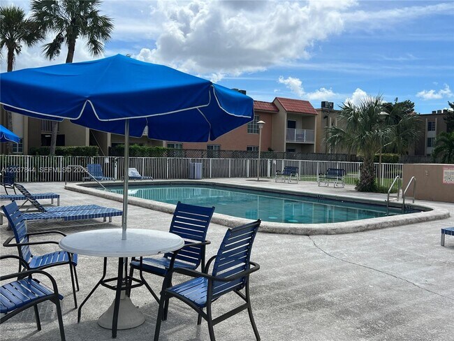 Foto del edificio - 4910 NW 79th Ave