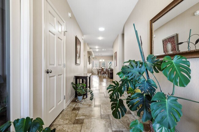 Foto del edificio - Prestine 4 bedroom home near the Golf Course