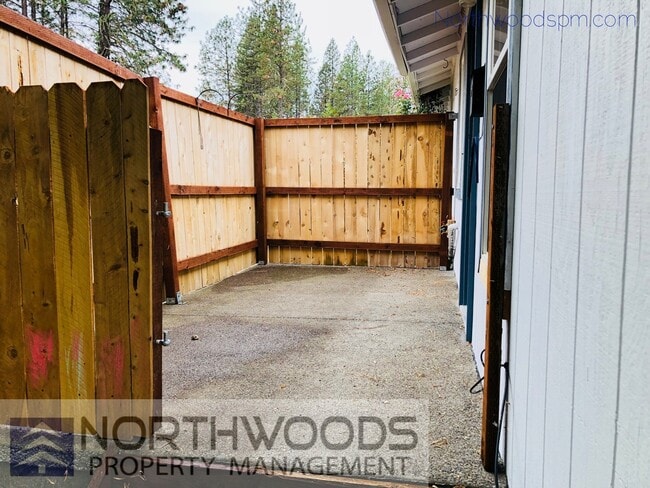 Building Photo - Country Feel - 1+ Bedroom/1 bath - Attached garage