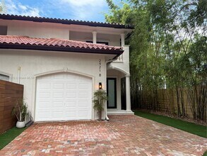 Building Photo - 2921 SW 30th Ct