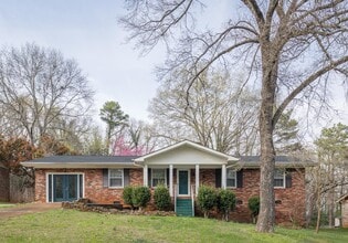 Building Photo - 304 Lynn Dr
