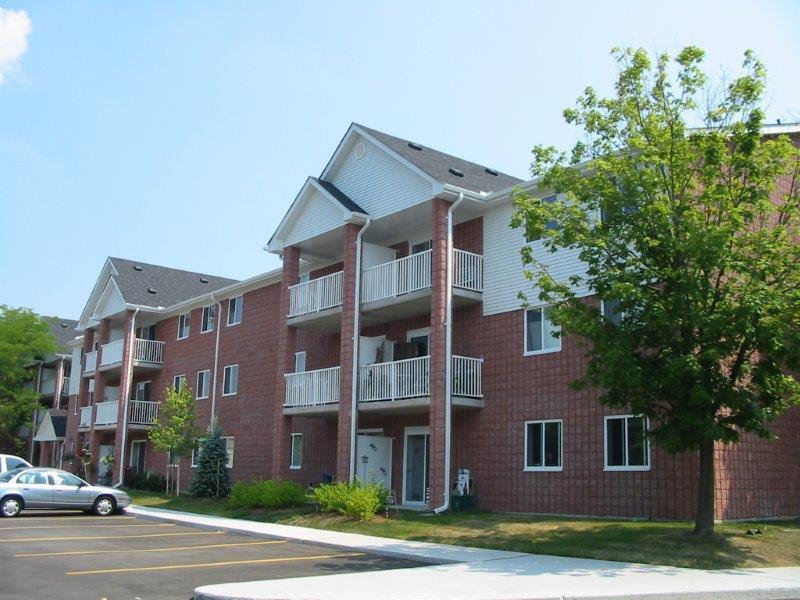 Primary Photo - 168 Victoria St S
