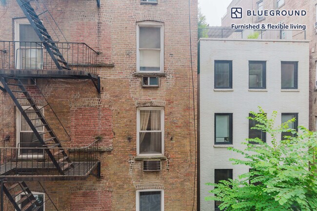 Building Photo - 290 W 12th St