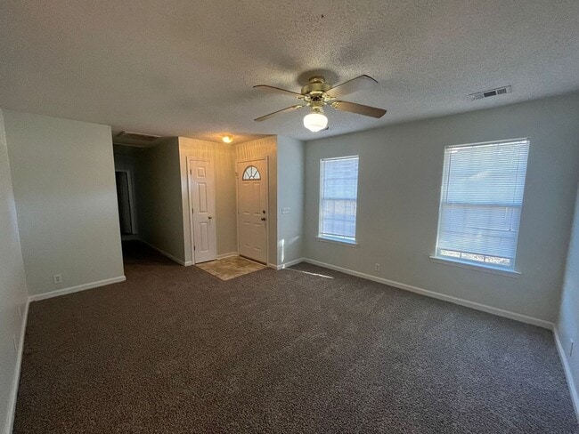 Building Photo - New Carpet! New Paint!