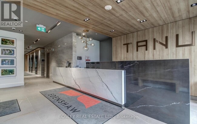 Building Photo - 21 Park St E