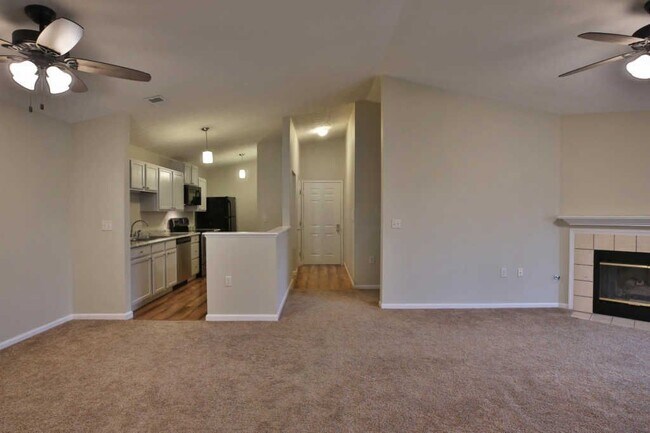 Building Photo - 6775 Meadow Creek Dr