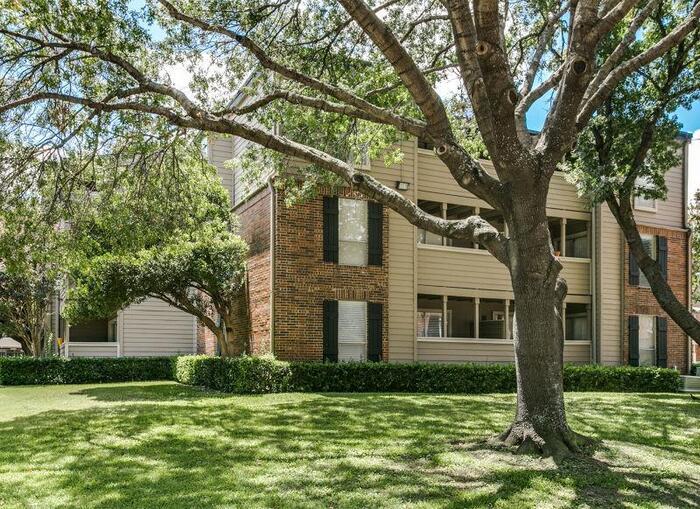 Foto principal - 5787 Caruth Haven Ln