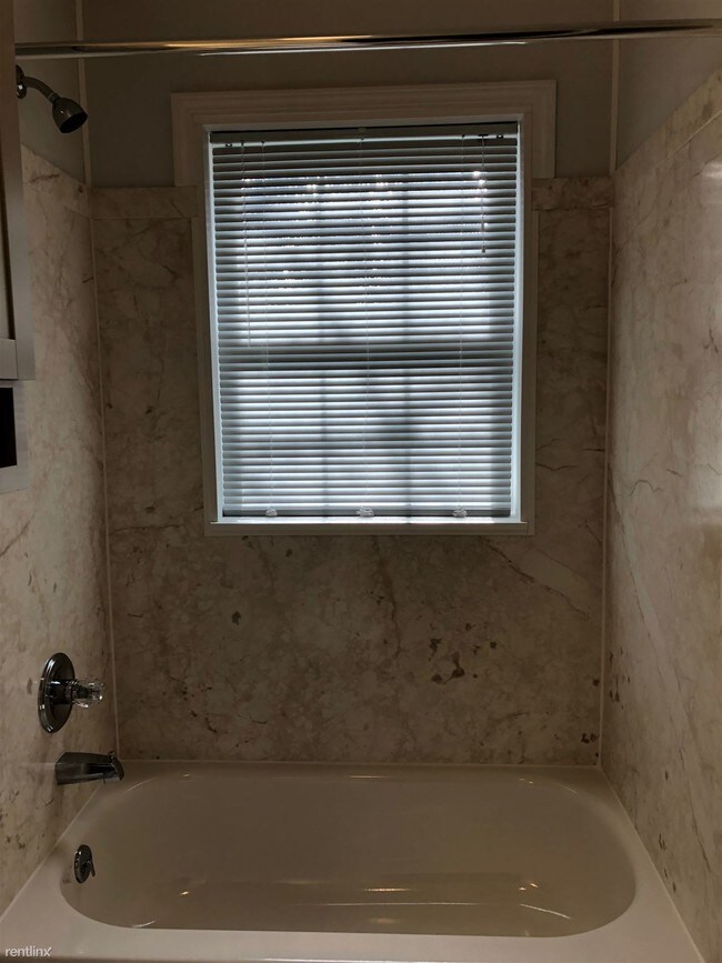 Foto del edificio - 2 br, 1 bath House - 106 N Jefferson St 10...