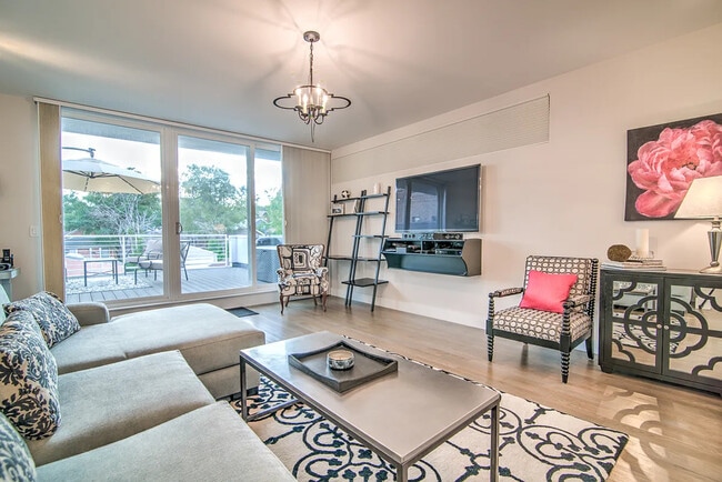 Building Photo - 2945 Umatilla St