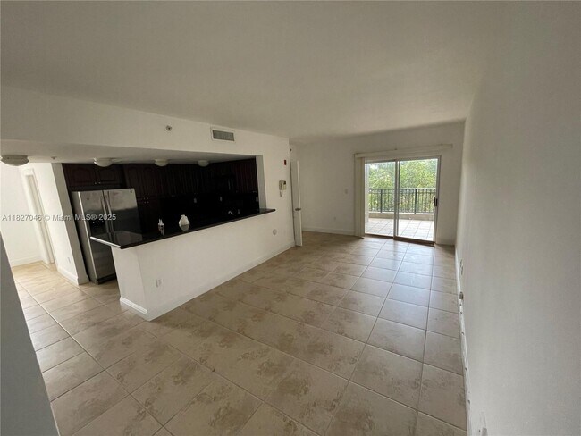 Foto del edificio - 120 Douglas Rd