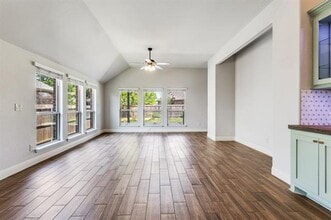 Building Photo - 3317 Creekhaven Dr