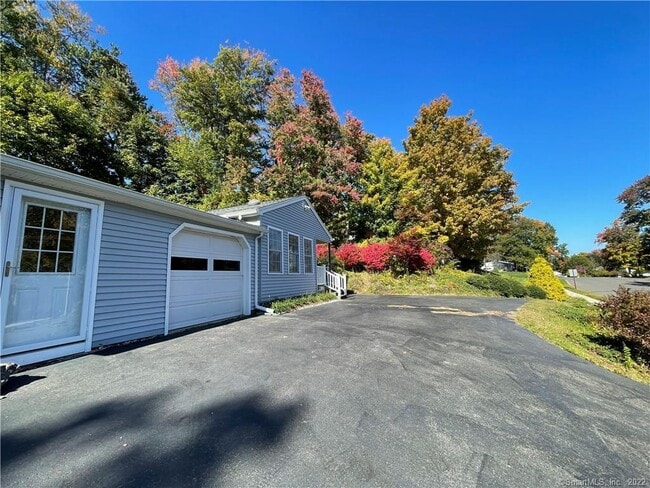 Building Photo - 85 Brentwood Dr