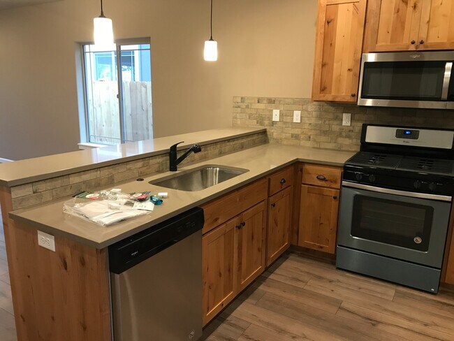 Foto del edificio - Single Level Home 3 Bedroom / 2 Bathroom in NW Redmond Oregon