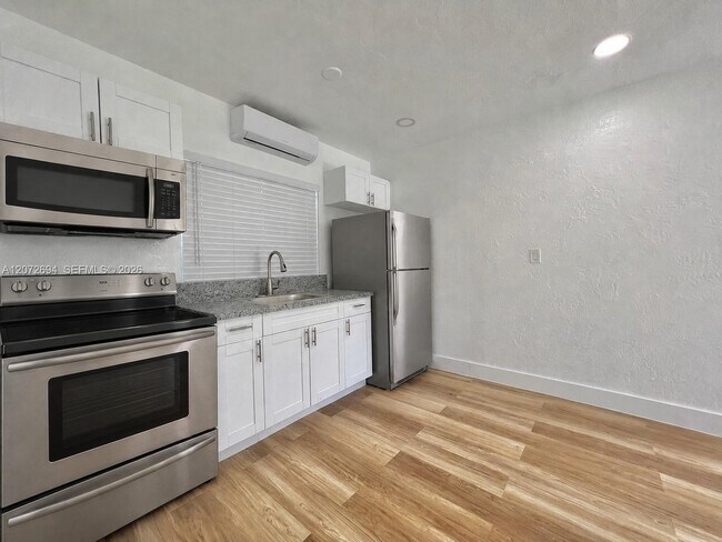 Foto del edificio - 12906 NE 6th Ave