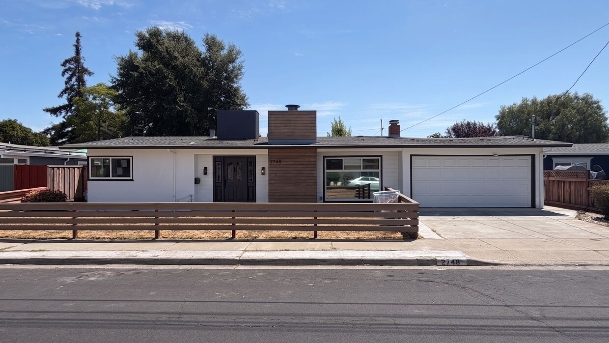 Photo - 2748 Eastgate Avenue