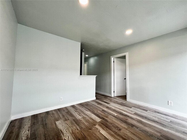 Building Photo - 715 SW 5th St
