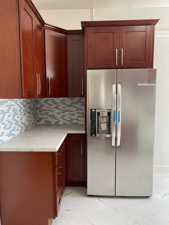 Building Photo - 5 bedroom in San Francisco CA 94112