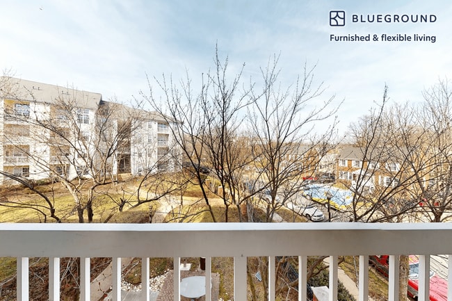 Building Photo - 2350 26th Ct S