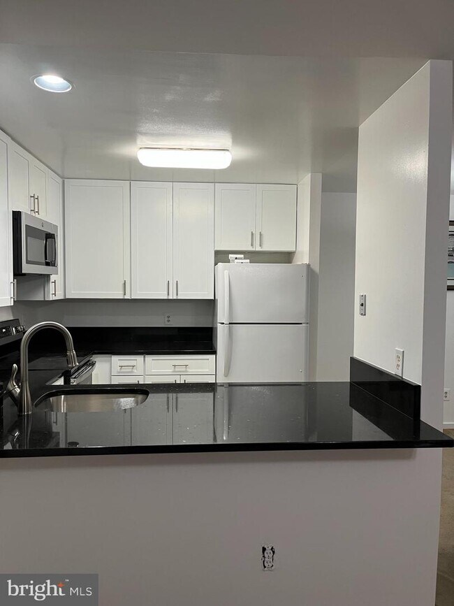 Building Photo - 10006 Hellingly Pl